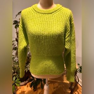 Zara  medium green  sweater 10% wool 5% Alpaca . Cute !